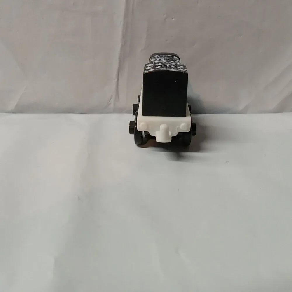 2014 Thomas the Train and Friends Mini Train With Tree And Snow